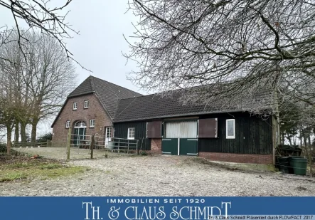 Ansicht des Bauernhauses - Haus kaufen in Jade - Bauernhaus in Alleinlage mit Stall, Reitplatz & eigenen Weideflächen zw. Ol und Nordseeküste