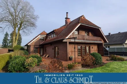 Großes Wohnhaus mit ELW und mögl Bauplatz - Haus kaufen in Hatten - Wohnhaus mit Teilkeller, mögl. ELW, 3er Garage, Carportanlage & mögl. Bauplatz am Stadtrand von OL