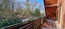 Balkon mit Blick zum Wald