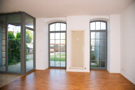  - Wohnung kaufen in Rostock - Attraktive 2-Zimmer-Eigentumswohnung nahe Steintor mit optionalem PKW-Stellplatz, Bademöglichkeit und Bootsnutzung