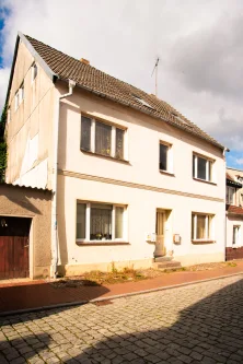  - Haus kaufen in Schwaan - 4-Familienhaus in zentraler Stadtlage Schwaan, Warnowstraße 28 (Sanierungsobjekt)