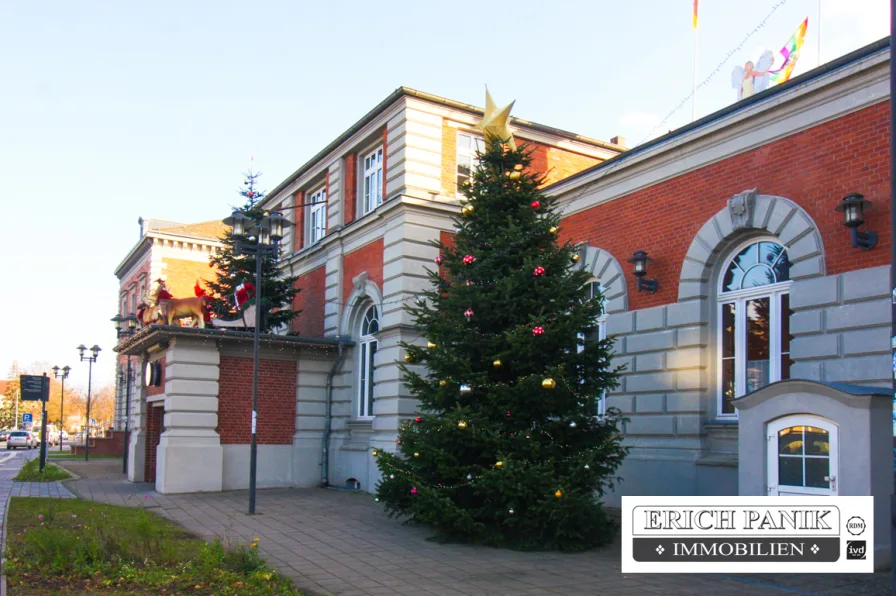  - Zinshaus/Renditeobjekt kaufen in Bützow - Repräsentatives Einzeldenkmal mit Entwicklungspotenzial : Bahnhof Bützow