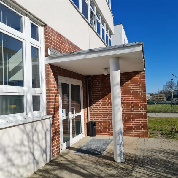 Eingang - Büro/Praxis mieten in Rostock - Bürofläche  - pauschale Warmmiete  (z. B. Heizkosten und Strom enthalten)