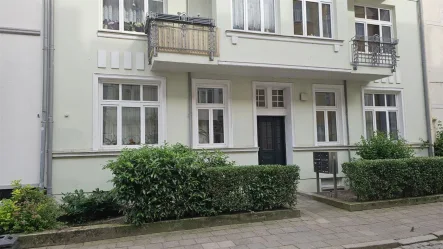 Ansicht - Wohnung kaufen in Rostock - 2-Zimmer-Eigentumswohnung mit Balkon in der KTV
