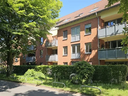 Balkonseite - Wohnung kaufen in Rostock - Bezugsfreie 3 Zimmer ETW mit Balkon - für Käufer provisionsfrei