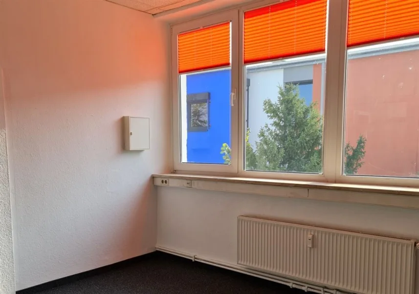 Fenster - Büro/Praxis mieten in Rostock - Kleines Büro für kreative Ideen