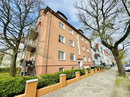Hausansicht - Wohnung kaufen in Rostock / Warnemünde - 3-Zimmer Eigentumswohnung im Ostseebad Warnemünde