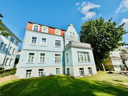 Hausansicht - Wohnung kaufen in Rostock / Warnemünde - Strandnahe 2-Zimmer Eigentumswohnung im Ostseebad Warnemünde