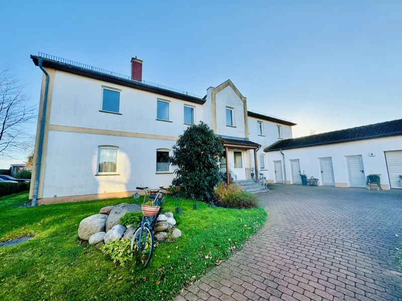 Haus - Wohnung mieten in Elmenhorst-Lichtenhagen / Lichtenhagen - 3-Zimmer-Mietwohnung in Strandnähe mit Pkw-Stellplatz