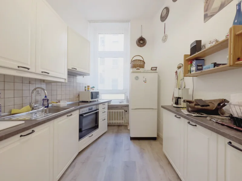 Küche - Wohnung kaufen in Berlin - Bezugsfreie 3-Zimmerwohnung mit Balkon: Wohnkomfort in Bestlage am Prager Platz