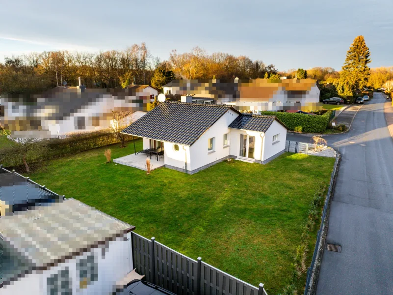 Blick aufs Haus und den Garten