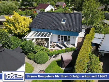 14233 LooseImmo Titelbild - Haus kaufen in Timmendorfer Strand / Niendorf - Traumhaftes Ferienhaus mit Sauna in Niendorf - Aalbeek-Siedlung