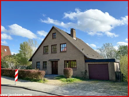 Nord-West-Ansicht - Haus kaufen in Schleswig - Mit Aussicht zum Genießen - außergewöhnliches, geräumiges Zuhause, mit Anbindung zum Noor Park