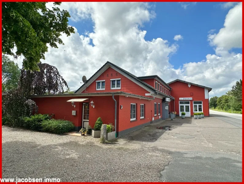 Ostansicht - Haus kaufen in Schuby / Jägerkrug - Familiengeführter Gasthof mit 2 Wohneinheiten und Ausbaureserve in guter frequentierter Lage