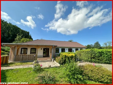 Ostansicht - Haus kaufen in Selk - Mit Blick auf das Selker Noor Ein Zuhause mit Einliegerwohnung