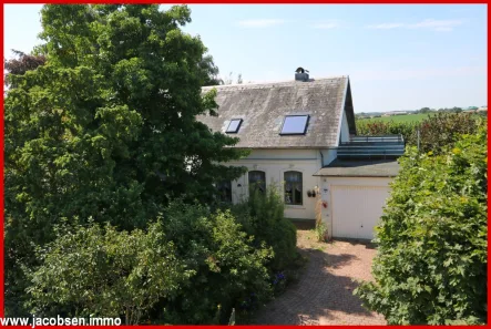 Ostansicht  - Haus kaufen in Nübel - Landsitz mit Weitblickund großzügigem, gepflegten Garten