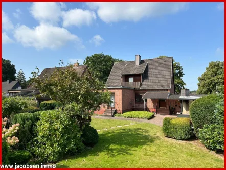 Ostansicht - Haus kaufen in Kropp - Siedlungshaus in zentraler Lage - gepflegter Garten und Garage inklusive