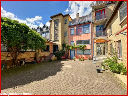 Südansicht Innenhof - Haus kaufen in Schleswig - 2 vielfältige, historische Anwesen mit Entwicklungspotenzial an der Schlei