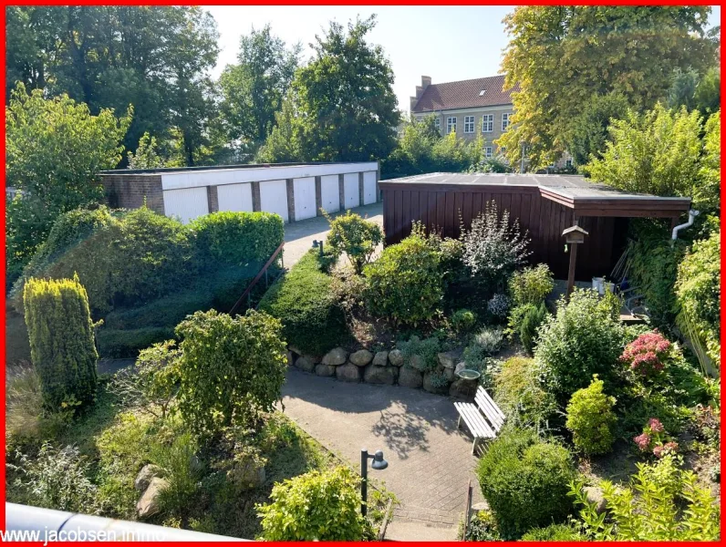 Garten und Garagenanlage