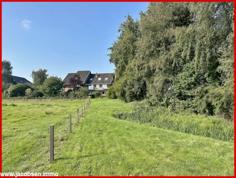 Blick vom östlichen Grundstücksteil Richtung Haus