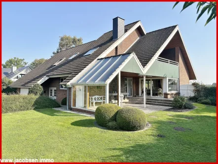 Ansicht aus Südwest - Haus kaufen in Treia - Das Haus der vielen Möglichkeiten - Großzügiger Wohntraum mit Gartenoase direkt an der Treene