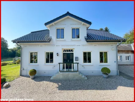 Ostansicht - Haus kaufen in Struxdorf - "Das Landleben genießen" - Historisches Anwesen mit schönem Garten in ländlicher Idylle