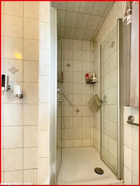 Dusche im Badezimmer