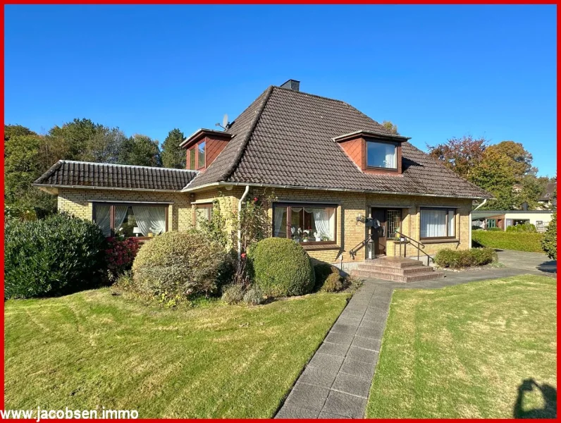 Zuwegung zum Haus - Haus kaufen in Bollingstedt - "Das Landleben genießen" - Raumwunder mit Garage und Gartenidyll