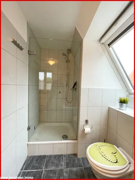 Badezimmer im Dachgeschoss Bild 2