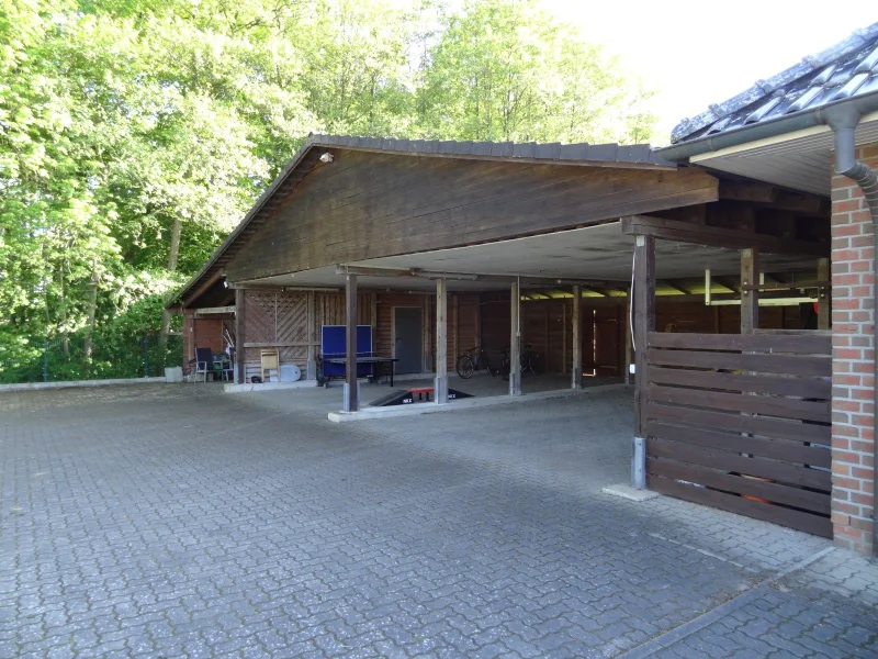 großer Carport