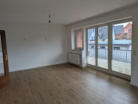 Wohnzimmer - Wohnung mieten in Mölln - 2,5-Zimmer-Wohnung mit Südbalkon und Tiefgarage in beliebter Wohnlage