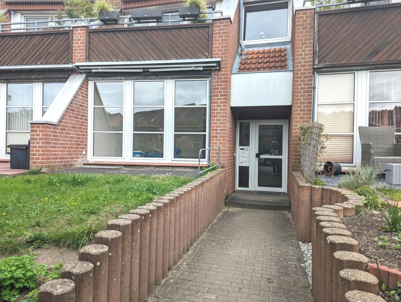 Außeneingang - Wohnung mieten in Kiel - 2-Zimmer-Wohnung mit Garten in Wellsee