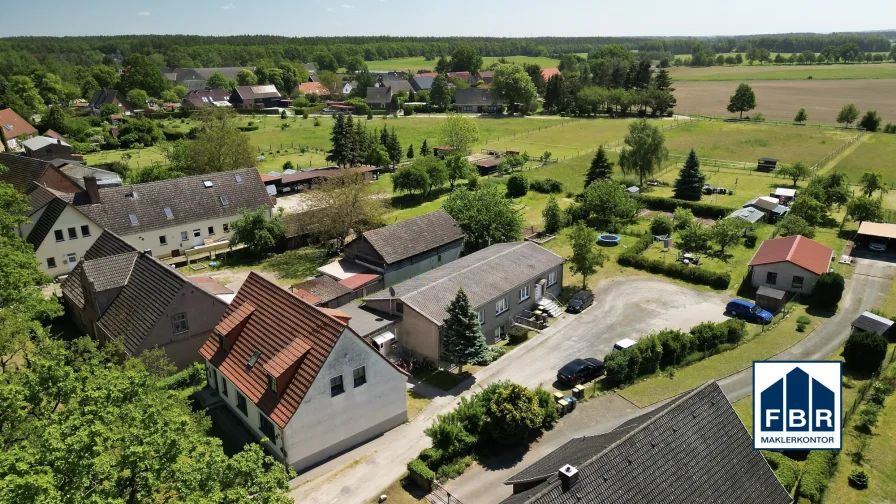 Luftperspektive Objekt - Haus kaufen in Domsühl - 7 % Rendite - Beständige Einkommensquelle: Voll vermietetes Mehrfamilienhaus in Domsühl