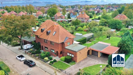 Luftbild Objekt - Haus kaufen in Schwerin - Einladende Doppelhaushälfte mit Wintergarten und Garage in Schwerin-Lankow