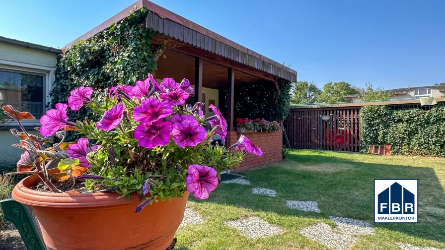 Vor der Terrasse am Gästehaus