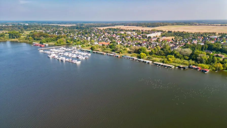 Kleine Müritz mit Blick zum Yachthafen - Haus kaufen in Rechlin - Idyllisches Einfamilienhaus mit Gästehaus und Garage an der Müritz