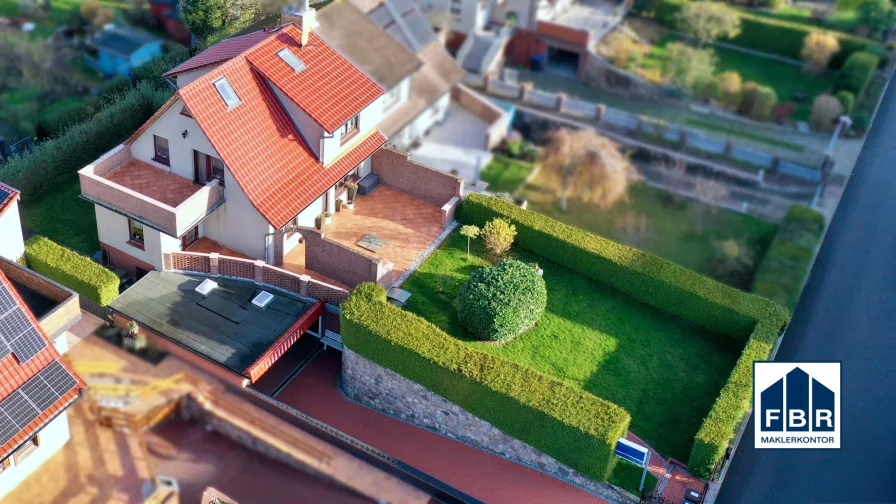 Luftansicht Objekt - Haus kaufen in Schwerin - Familienparadies in Schwerin: Großzügige Doppelhaushälfte mit Wellness-Oase