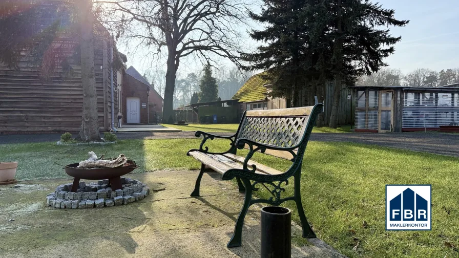 Feuerstelle im Garten - Haus kaufen in Neustadt-Glewe / Neuhof - Modernisierte Doppelhaushälfte am Naturschutzgebiet Lewitz mit großem Grundstück und Nebengelass