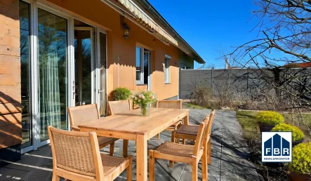 Terrasse Gestaltungsvorschlag - Haus kaufen in Schwerin - Ebenerdig, modern, komfortabel – Seniorengerecht in Schwerin-Neumühle