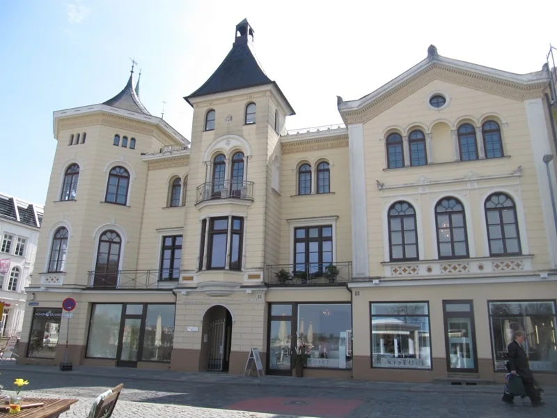 Ansicht - Wohnung mieten in Schwerin - Wohnen im Weltkulturerbe - individuelles Wohnen mit Blick auf den Pfaffenteich in 19053 Schwerin