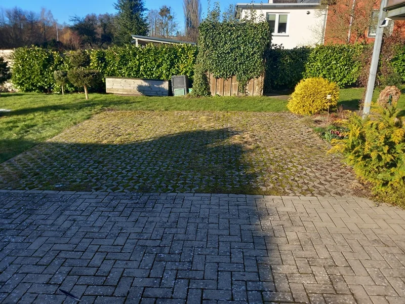 Stellplatz - Garage/Stellplatz mieten in Schwerin - PKW-Stellplatz in der Gartenstadt zu vermieten