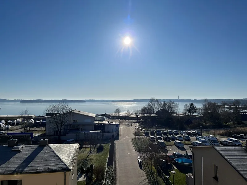 Ausblick - Wohnung mieten in Schwerin - Traumhafter Blick auf den Schweriner See! 2- Zimmer Dachgeschosswohnung in der Werdervorstadt