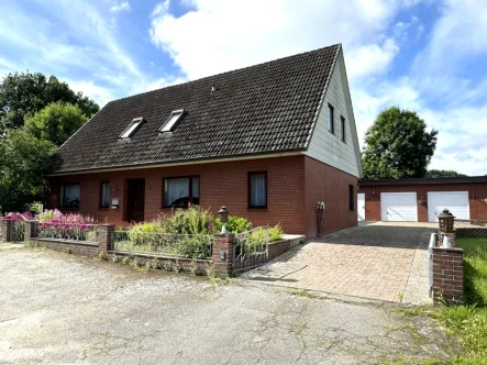 Ansicht - Haus kaufen in Schwabstedt - Wohnhaus im Grünen mit Ausbaureserve und attraktiven Nutzungsmöglichkeiten.