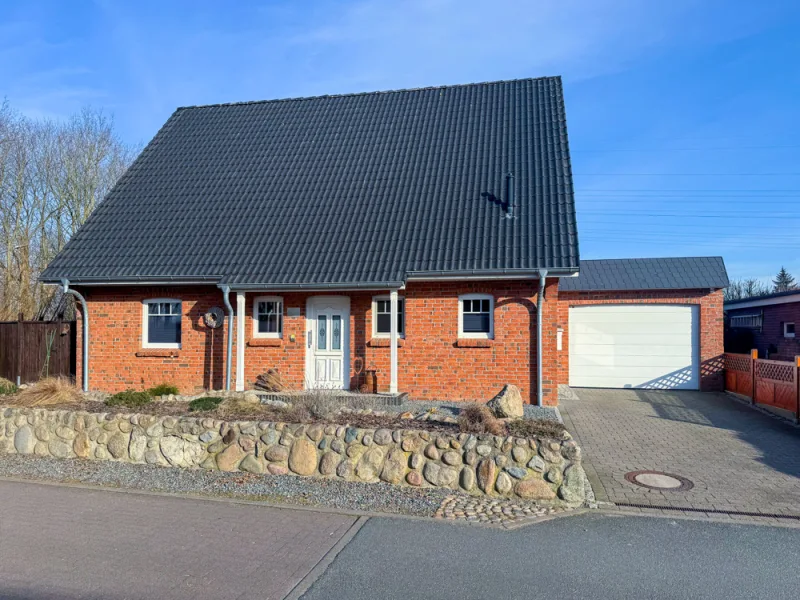 Ansicht - Haus kaufen in Mildstedt - Familiengerecht, Top-Lage und gleich einzugsbereit. Dieses Einfamilienhaus bei Husum überzeugt.