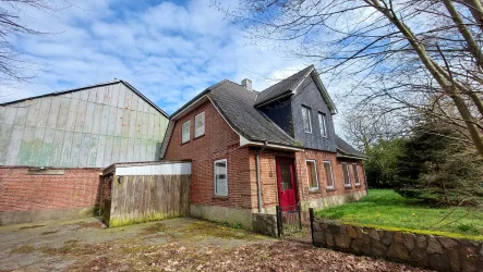 Außenansicht Front und Westseite - Haus kaufen in Hörup - Resthof mit 2 ha Land in Alleinlage von 24980 Hörup