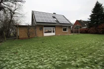 Außenansicht Süd mit PV-Anlage