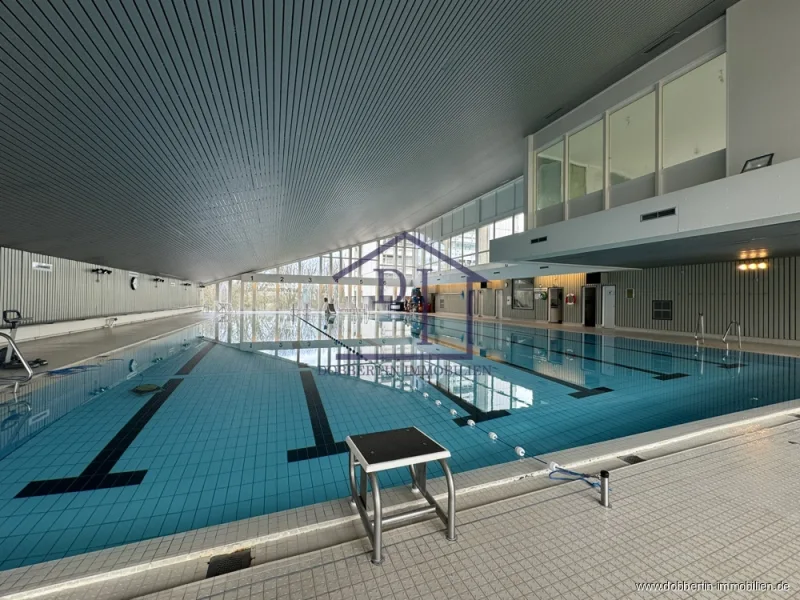 Schwimmhalle