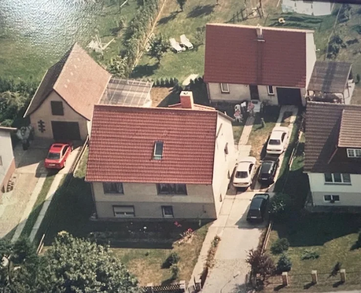 älteres Luftbild - Haus kaufen in Prohn - Ein Grundstück mit zwei darauf befindlichen modernen Einfamilienhäusern in Prohn bei Stralsund zu verkaufen.