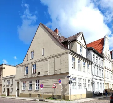 Vorderansicht - Haus kaufen in Stralsund - Interessantes Anlageobjekt  in der Hansestadt Stralsund zu verkaufen