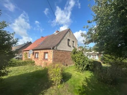 Ansicht - Haus kaufen in Garz / Dumsevitz - Interessante Immobilie-ehemaliges Bauerngehöft mit zusätzlichen Baugrundstücken in Garz auf der Insel Rügen zu verkaufen